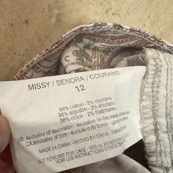 Bandolino Womans Shorts Size 12 Amy Short Cotton Cuffed Paisley Print Stretch - Picture 4 of 8